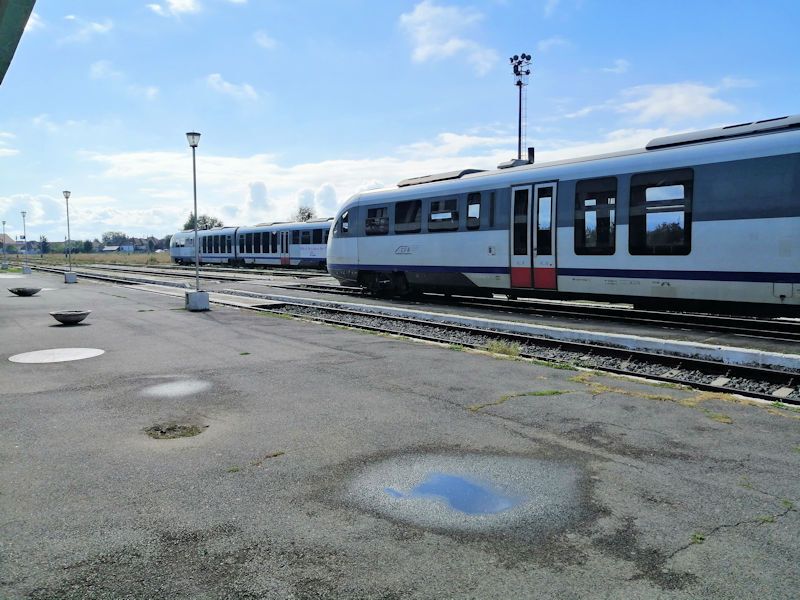 Foto: Der Bahnhof von Făgăraș - Blick in Richtung Brasov