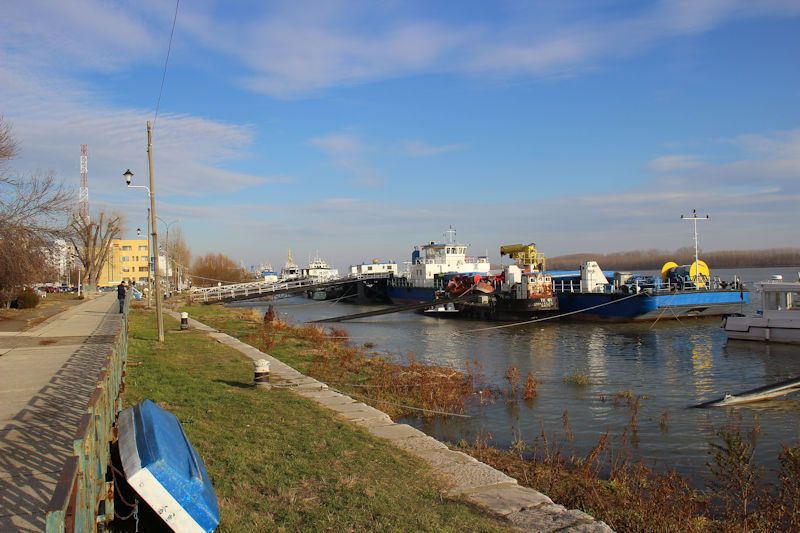 An der Uferpromenade in Galați (Faleza Dunării) - Blick auf die Anlegestellen