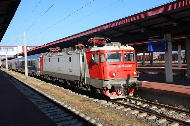 Bahnhof Galati - Ankunft des IR 1573 (Lok 91 53 0 410 741 9 RO-SNTFC) aus Bukarest in Galati