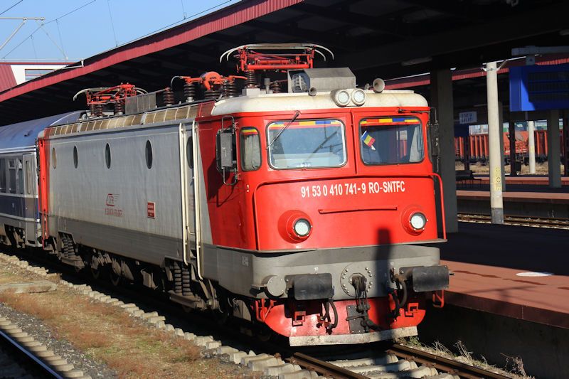 Bahnhof Galati - Lok 91 53 0 410 741 9 RO-SNTFC im Bahnhof von Galati