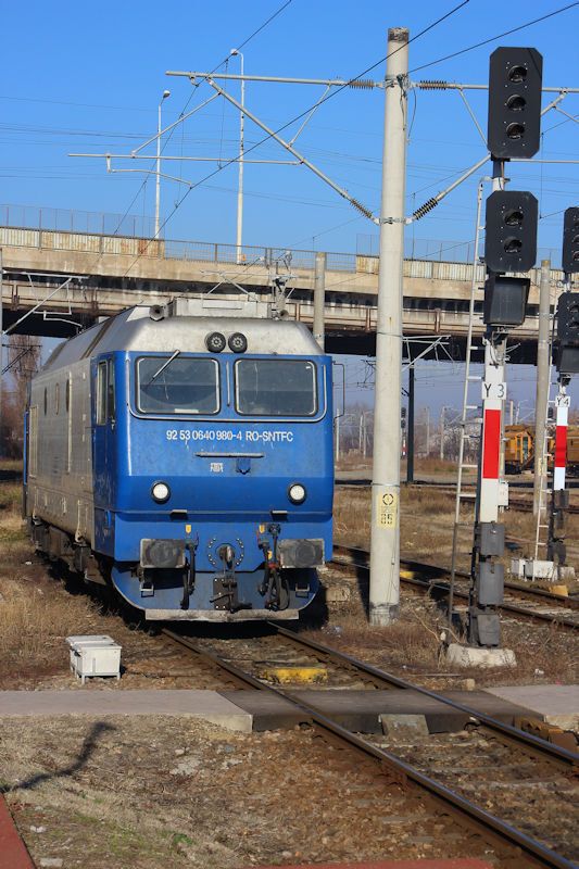 Bahnhof Galati - Einfahrt des IR 1864 (Lok 92 53 0640 980-4 RO-SNTFC) aus Iasi in Galati