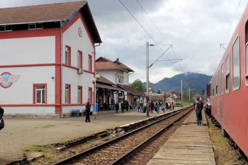 Foto: Bahnhof Câmpulung Moldovenesc - Mit der Bahn durch Rumänien - Urlaub in Rumänien Mit der Bahn durch Rumänien - Urlaub in Rumänien