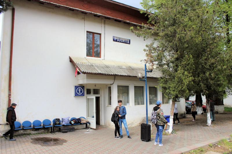 Foto: Bahnhof Pojorâta - Mit der Bahn durch Rumänien - Urlaub in Rumänien Mit der Bahn durch Rumänien - Urlaub in Rumänien