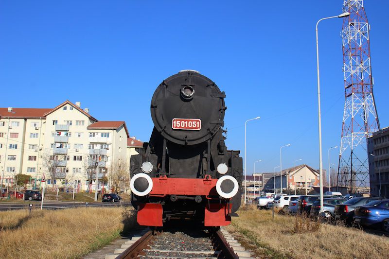 Dampflok 1501051 vor dem Hauptbahnhof in Galaţi