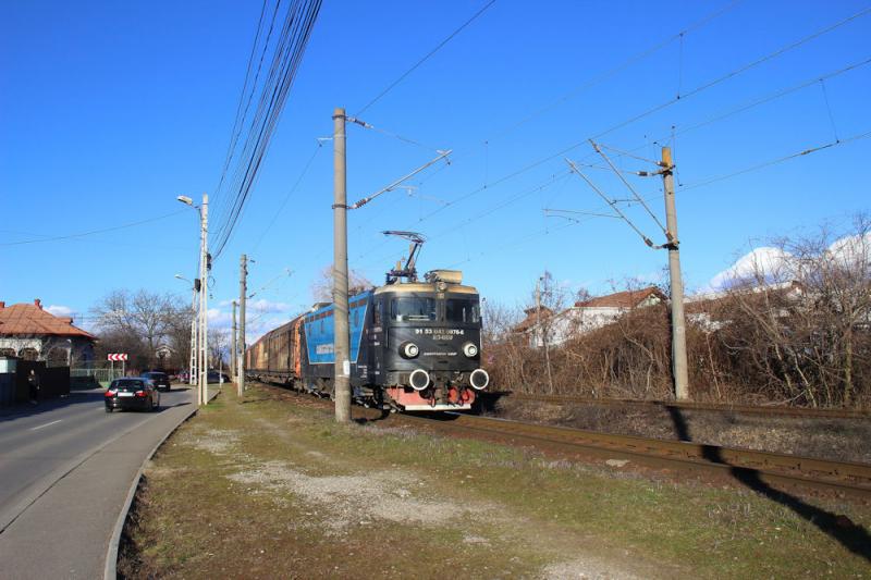 Einfahrt eines Güterzuges in Târgu Jiu