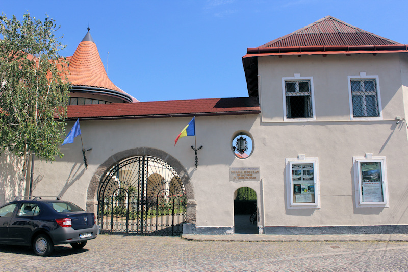 Im zentrum von Baia Mare - Eingang zum Landesmuseum