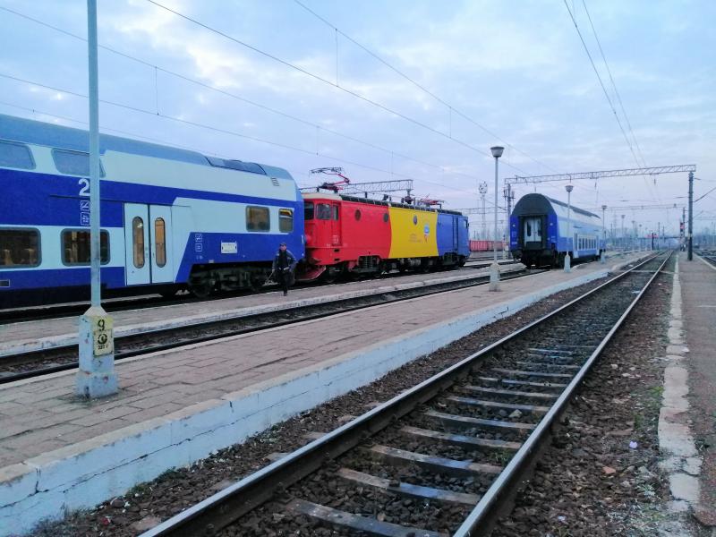 Fahrt mit der Bahn (R 7572) von Barboși nach Mărășești - Foto: Endstation für den R 7572 in Mărășești