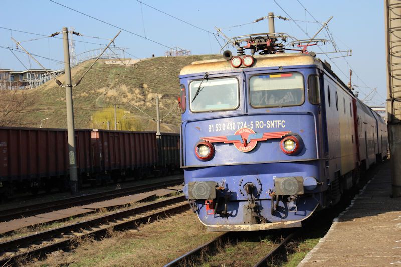 Foto: Der Bahnhof in Barboși - Einfahrt R 7572 von Galați nach Mărășești, mit der LOK 9153 0410 724-5 RO-SNTFC Der Bahnhof in Barboși - Einfahrt R 7572 von Galați nach Mărășești, mit der LOK 9153 0410 724-5 RO-SNTFC