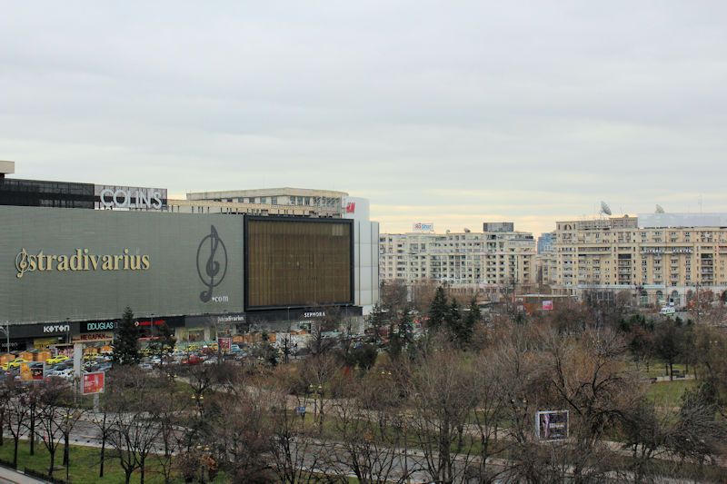 Foto: Blick auf den Platz der Einheit - Piața Unirii im Zentrum von Bukarest - Entlang des Bulevardul Ion C. Brătianu im Zentrum von Bukarest Entlang des Bulevardul Ion C. Brătianu im Zentrum von Bukarest