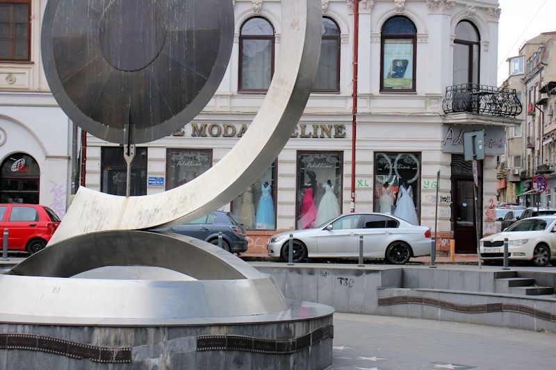Foto: Am Bulevardul Ion C. Brătianu - Piaţa Timpului - Entlang des Bulevardul Ion C. Brătianu im Zentrum von Bukarest Entlang des Bulevardul Ion C. Brătianu im Zentrum von Bukarest