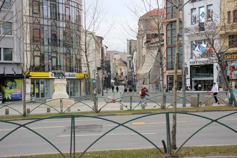 Foto: Am Bulevardul Ion C. Brătianu - Blick in Richtung Strada Lipscani - Entlang des Bulevardul Ion C. Brătianu im Zentrum von Bukarest Entlang des Bulevardul Ion C. Brătianu im Zentrum von Bukarest