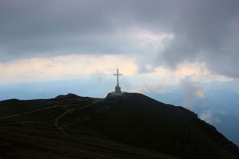 Foto: Wanderung zum Caraiman-Kreuz oder Kreuz der Helden (Crucea Eroilor) - Mit der Seilbahn (Telecabina) von Busteni auf das Bucegi Plateau Foto: Wanderung zum Caraiman-Kreuz oder Kreuz der Helden (Crucea Eroilor)