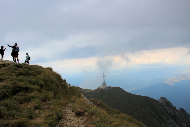 Foto: Wanderung zum Caraiman-Kreuz oder Kreuz der Helden (Crucea Eroilor) - Mit der Seilbahn (Telecabina) von Busteni auf das Bucegi Plateau Foto: Wanderung zum Caraiman-Kreuz oder Kreuz der Helden (Crucea Eroilor)