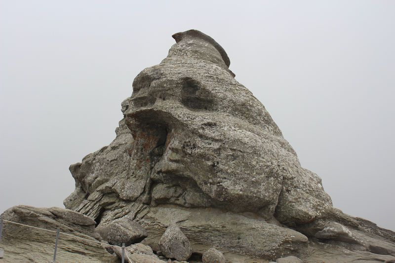 Foto: Die Bucegi-Sphinx auf dem Bucegi Plateau - Mit der Seilbahn (Telecabina) von Busteni auf das Bucegi Plateau Foto: Die Bucegi-Sphinx auf dem Bucegi Plateau