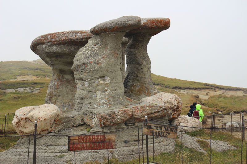 Foto: Babele (Großmütter) auf dem Bucegi Plateau - auf einer Höhe von 2216 m - Mit der Seilbahn (Telecabina) von Busteni auf das Bucegi Plateau Foto: Babele (Großmütter) auf dem Bucegi Plateau - auf einer Höhe von 2216 m