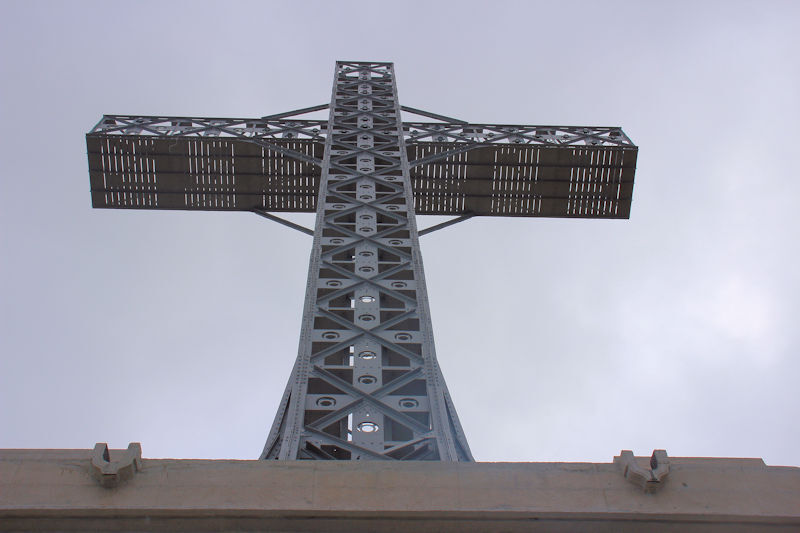 Foto: Das Caraiman-Kreuz oder Kreuz der Helden (Crucea Eroilor) - 39,3 m hoch