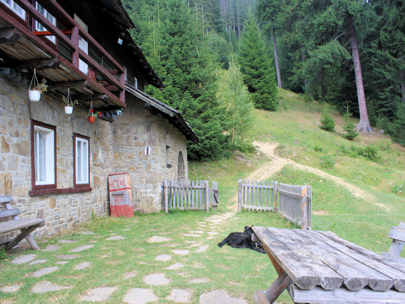 Berghütte Fântânele im Gebiet von Ceahlau  /  Cabana Fântânele din Muntii Ceahlau