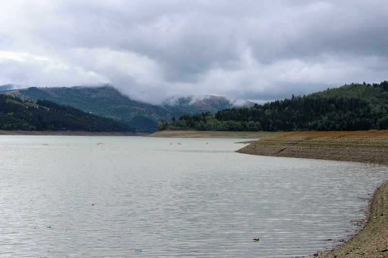 Blick auf den Stausee Izvorul Muntelui in Ceahlau
