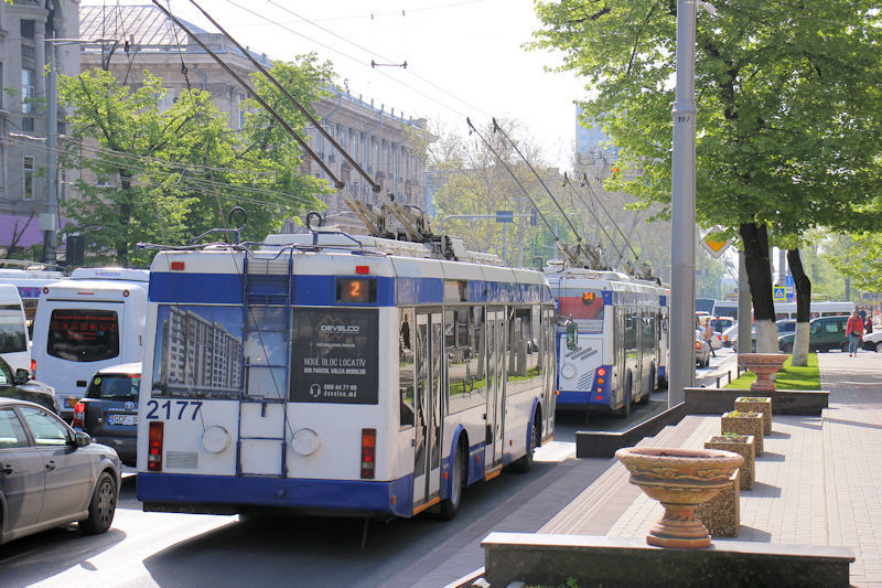 In der Innenstadt von Chișinău - der ÖNV erfolgt im Zentrum mit Trolleybussen
