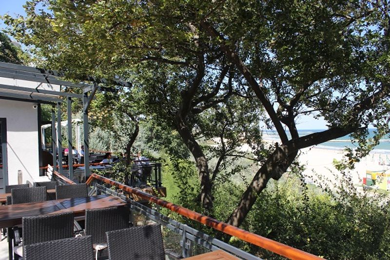 Zugang zum Restaurant "Esplanada" in Constanța - mit Blick auf das Schwarze Meer Zugang zum Restaurant "Esplanada" in Constanța - mit Blick auf das Schwarze Meer