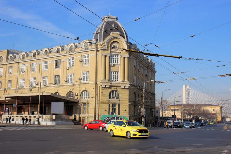 Foto: Östlicher Bereich des Bahnhofs "Gara de Nord" in Bukarest - im Hintergrund die Brücke "Pasajul Basarab" Östlicher Bereich des Bahnhofs "Gara de Nord" in Bukarest