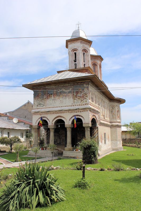 Im Stadtzentrum von Horezu - die rumänisch-orthodoxe Kirche Im Stadtzentrum von Horezu - die rumänisch-orthodoxe Kirche
