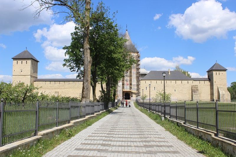 Das Kloster Dragomirna - Außenansicht Das Kloster Dragomirna - Außenansicht