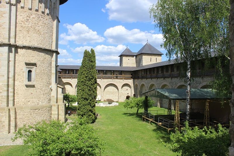 Das Kloster Dragomirna - Innenhof Das Kloster Dragomirna - Innenhof