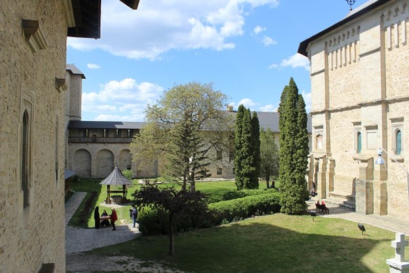 Das Kloster Dragomirna - Innenhof Das Kloster Dragomirna - Innenhof