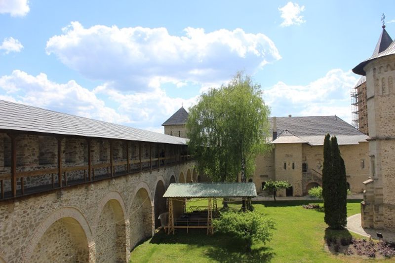 Das Kloster Dragomirna - Innenhof Das Kloster Dragomirna - Innenhof