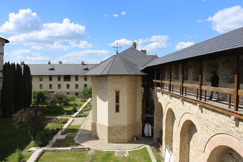 Das Kloster Dragomirna - Innenhof Das Kloster Dragomirna - Innenhof