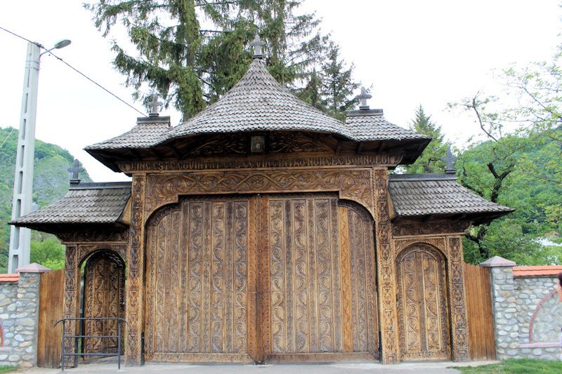 Tor zum Kloster Polovragi Tor zum Kloster Polovragi