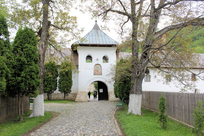 Eingangsbereich zum Kloster Polovragi Eingangsbereich zum Kloster Polovragi