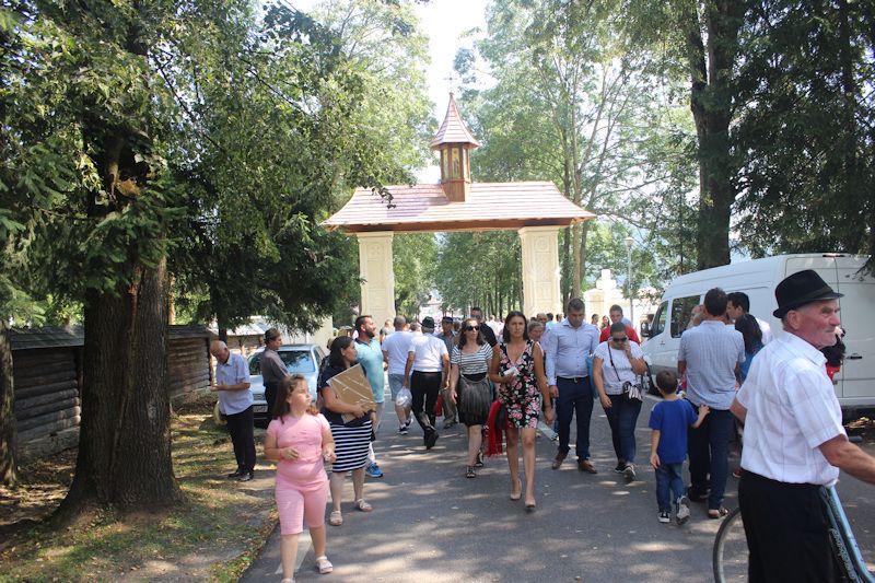 Eingangsbereich zum Kloster Putna am 15. August 2018 - Mariä Himmelfahrt (Adormirea Maicii Domnului) Eingangsbereich zum Kloster Putna am 15. August 2018 - Mariä Himmelfahrt (Adormirea Maicii Domnului)