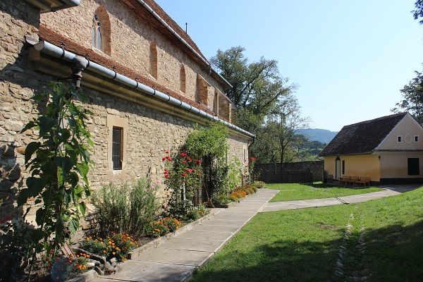 Im Garten der Kirchenburg von Malancrav (Malmkrog)