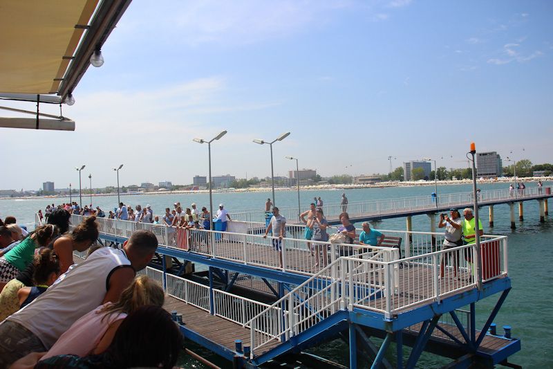 Brücke zur Anlegestelle in Mamaia