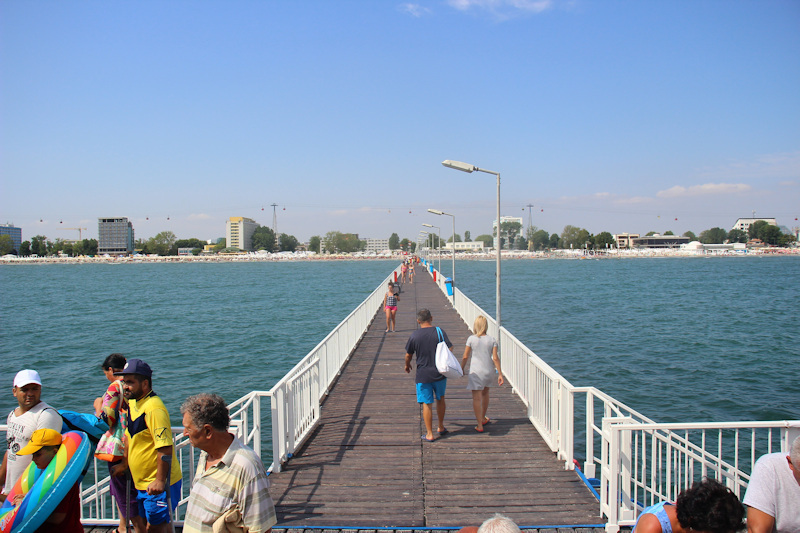 Brücke zur Anlegestelle in Mamaia