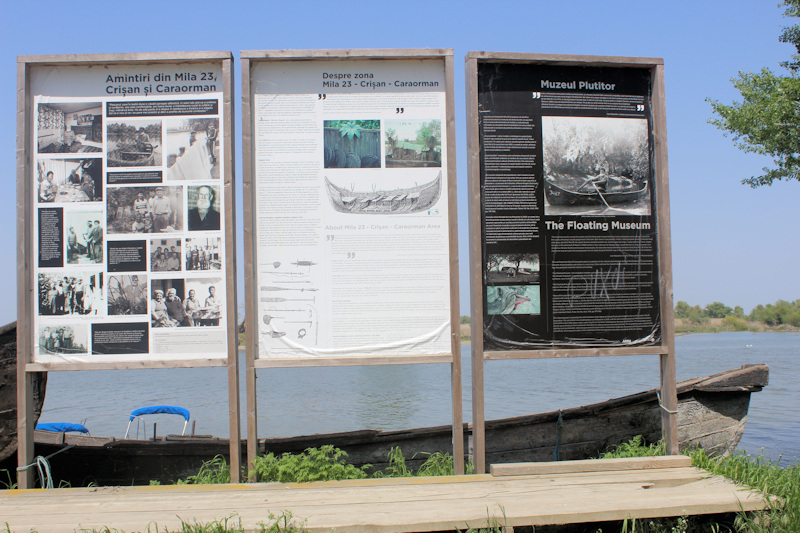Informationstafeln über das Donaudelta und über Mila 23