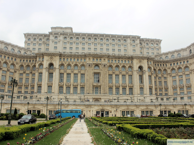 Der Parlamentspalast in Bukarest - Eingang zum Besucherzentrum