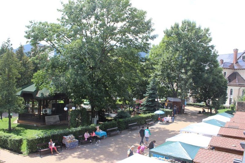 Kleiner Park im Zentrum von Piatra Neamt Kleiner Park im Zentrum von Piatra Neamt