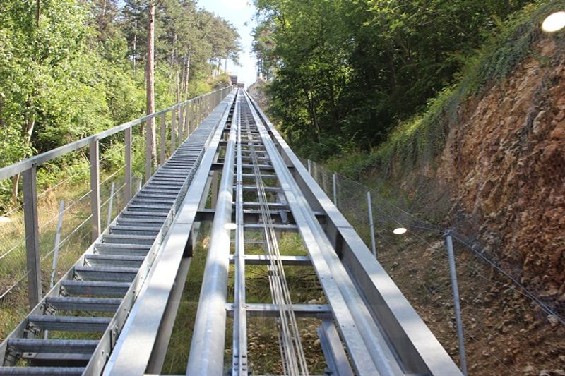 Der Fahrstuhl zur Festung Râșnov (Rosenau)