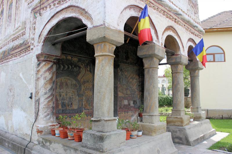 Im Stadtzentrum von Horezu - die rumänisch-orthodoxe Kirche Im Stadtzentrum von Horezu - die rumänisch-orthodoxe Kirche