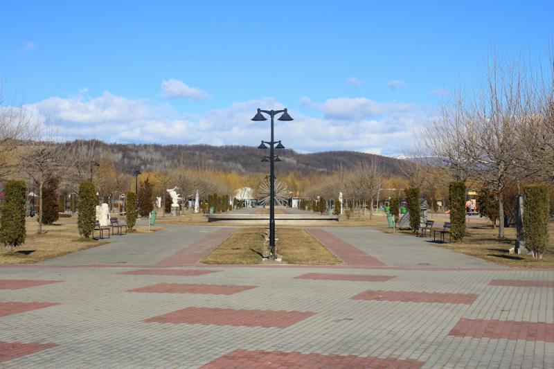 Parkanlage auf der Halbinsel in Târgu Jiu