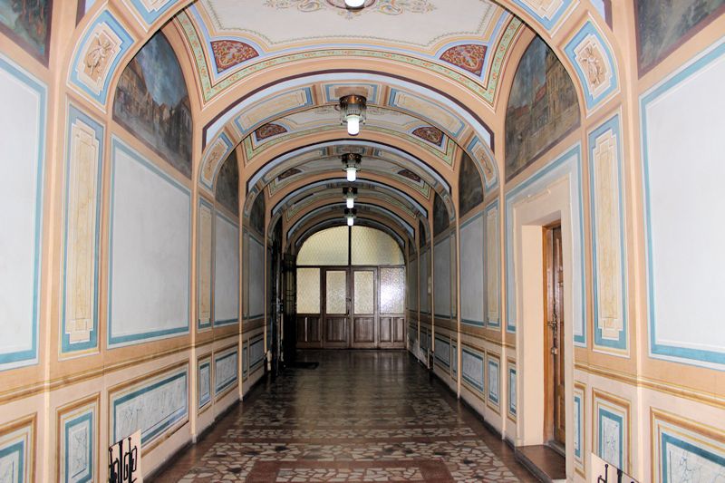 Im Zentrum von Târgu Mureș (Neumarkt am Mieresch) - Blick in ein Haus-Flur