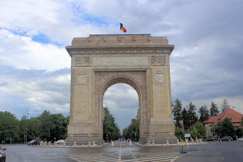 Der Triumphbogen (Arcul de Triumf) in der rumänischen Hauptstadt Bukarest  
