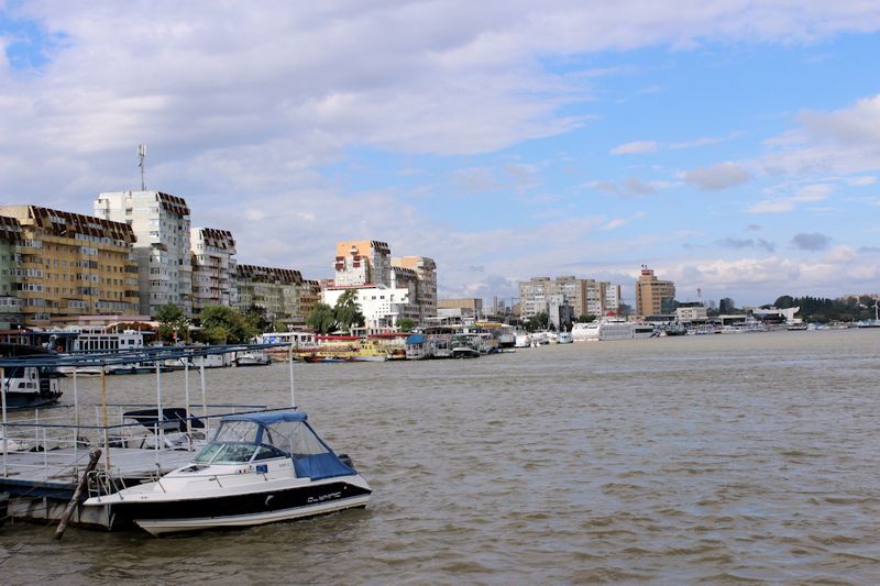 Blick auf die Anlegestellen in Tulcea Blick auf die Anlegestellen in Tulcea