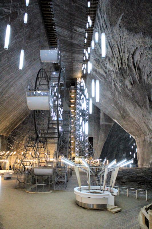  Blick in den Innenbereich der Saline in Turda (Thorenburg) mit Riesenrad