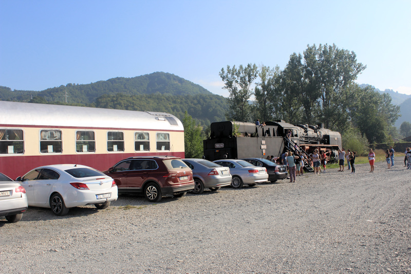 Hotelzug auf dem Bahngelände der Wassertalbahn (Mocănița)