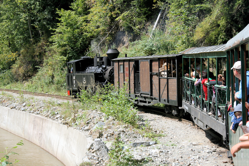 Foto: Die Wassertalbahn (Mocănița) in Fahrt